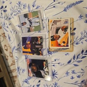 Bundle of 4 Frank Thomas MLB baseball cards MINT
